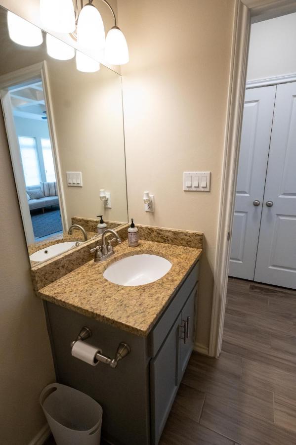 Ferienwohnung Fabulous King Size Bed In A Gated Neighborhood! Edinburg Exterior foto