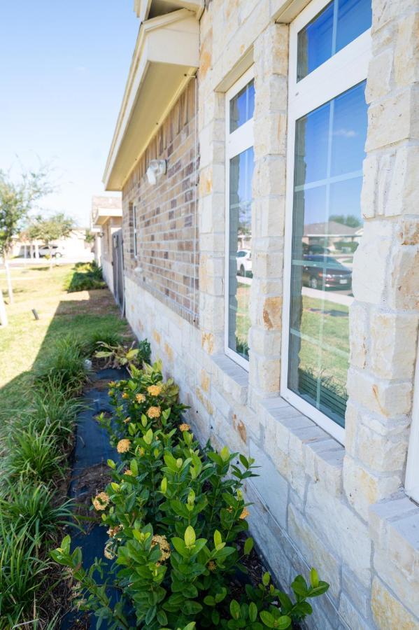 Ferienwohnung Fabulous King Size Bed In A Gated Neighborhood! Edinburg Exterior foto