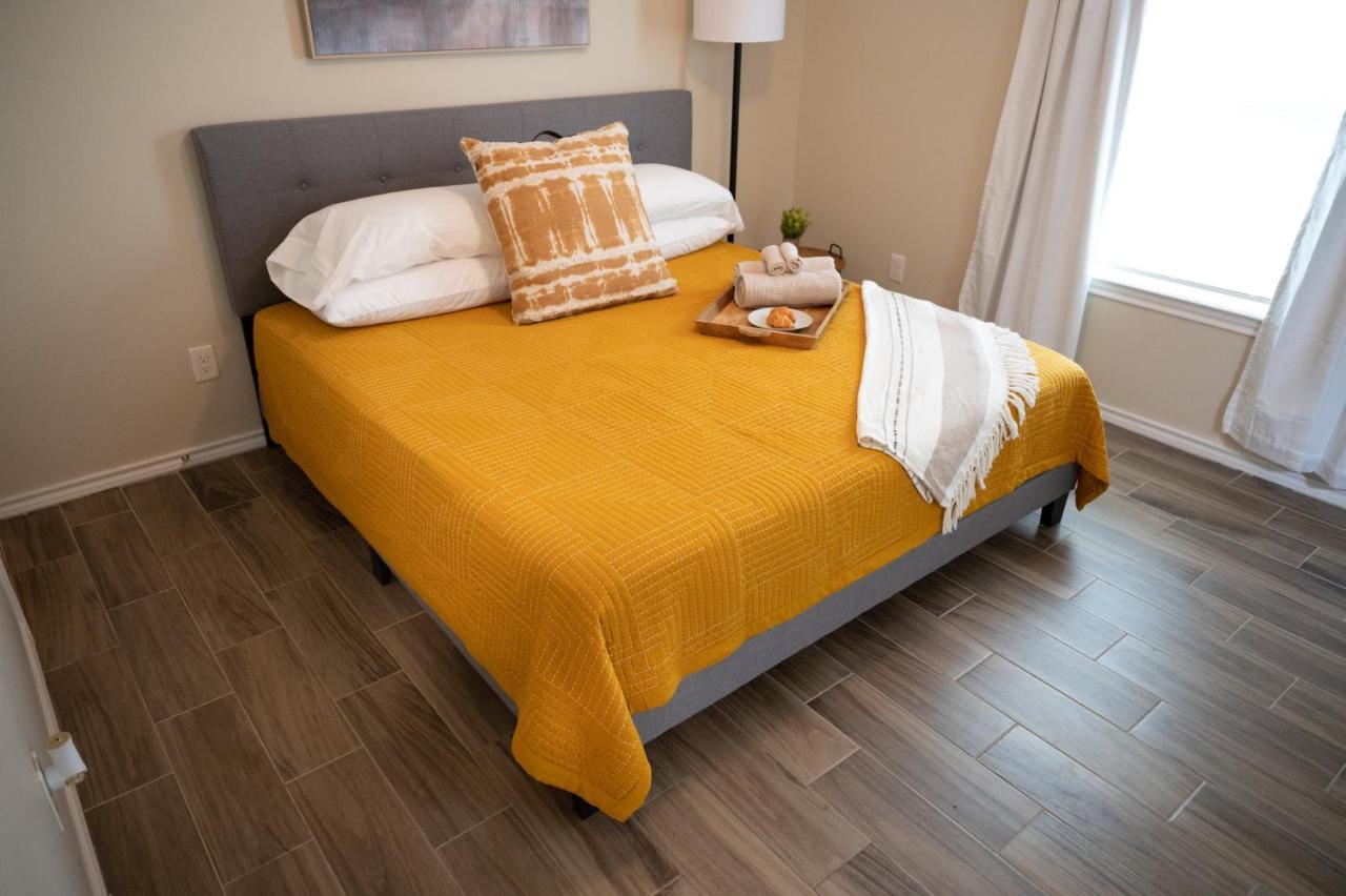 Ferienwohnung Fabulous King Size Bed In A Gated Neighborhood! Edinburg Exterior foto